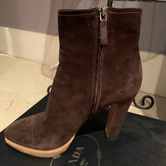 Women’s Prada Boots, brown suede - Picture 2 of 4
